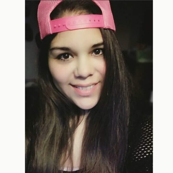 Meet your Posher, Claudia - Picture 2 of 4